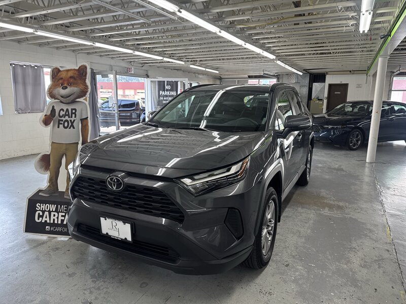 2025 Toyota RAV4 XLE ONE OWNER (LOW MILES 26K)   - Photo 1 - Portland, OR 97267