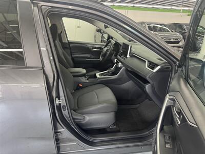 2025 Toyota RAV4 XLE ONE OWNER (LOW MILES 26K) - Photo 15 - Portland, OR 97267
