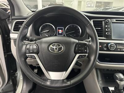 2017 Toyota Highlander XLE ONE OWNER (7 PASSENGER)   - Photo 12 - Portland, OR 97267