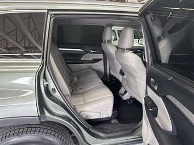 2017 Toyota Highlander XLE ONE OWNER (7 PASSENGER)   - Photo 17 - Portland, OR 97267