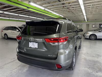 2017 Toyota Highlander XLE ONE OWNER (7 PASSENGER)   - Photo 6 - Portland, OR 97267