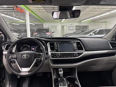 2017 Toyota Highlander XLE ONE OWNER (7 PASSENGER)   - Photo 10 - Portland, OR 97267