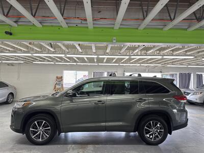 2017 Toyota Highlander XLE ONE OWNER (7 PASSENGER)   - Photo 9 - Portland, OR 97267