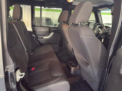 2014 Jeep Wrangler Unlimited Rubicon/ LOW MILES/ 2 OWNERS   - Photo 11 - Portland, OR 97267