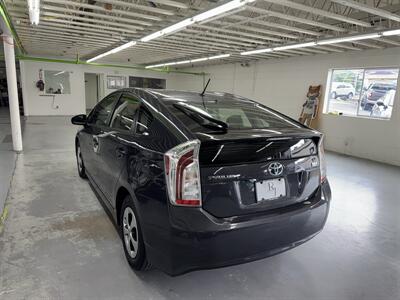 2015 Toyota Prius Two (2 OWNERS) 27 SERVICE RECORDS   - Photo 4 - Portland, OR 97267