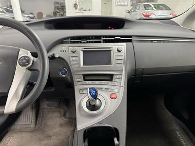 2015 Toyota Prius Two (2 OWNERS) 27 SERVICE RECORDS   - Photo 11 - Portland, OR 97267