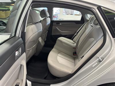 2016 Hyundai SONATA Hybrid SE ONE OWNER (LOW MILES 53K)   - Photo 12 - Portland, OR 97267