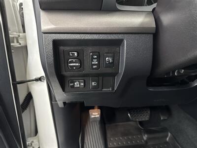 2018 Toyota Tundra SR5 (LOW MILES 55K) 12 SERVICE RECORDS - Photo 14 - Portland, OR 97267