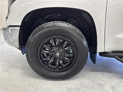 2018 Toyota Tundra SR5 (LOW MILES 55K) 12 SERVICE RECORDS - Photo 17 - Portland, OR 97267