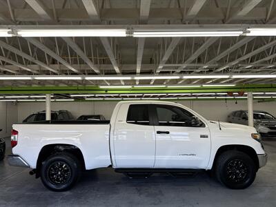 2018 Toyota Tundra SR5 (LOW MILES 55K) 12 SERVICE RECORDS - Photo 9 - Portland, OR 97267