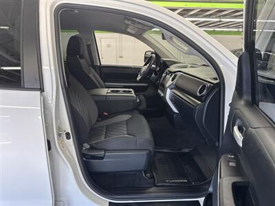 2018 Toyota Tundra SR5 (LOW MILES 55K) 12 SERVICE RECORDS - Photo 15 - Portland, OR 97267
