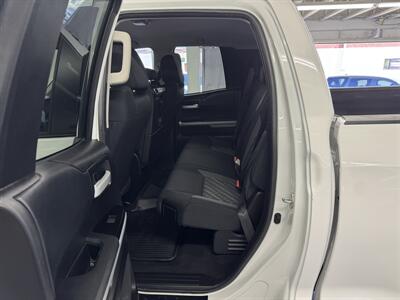 2018 Toyota Tundra SR5 (LOW MILES 55K) 12 SERVICE RECORDS - Photo 13 - Portland, OR 97267