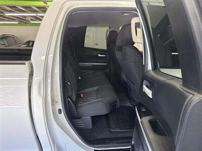 2018 Toyota Tundra SR5 (LOW MILES 55K) 12 SERVICE RECORDS - Photo 16 - Portland, OR 97267