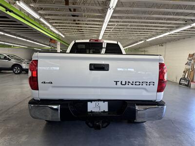 2018 Toyota Tundra SR5 (LOW MILES 55K) 12 SERVICE RECORDS - Photo 5 - Portland, OR 97267