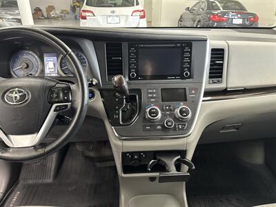 2019 Toyota Sienna XLE 7-Passenger (LOW MILES 33K) 2 OWNERS - Photo 11 - Portland, OR 97267