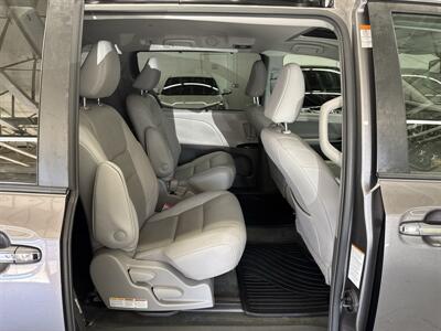 2019 Toyota Sienna XLE 7-Passenger (LOW MILES 33K) 2 OWNERS - Photo 16 - Portland, OR 97267