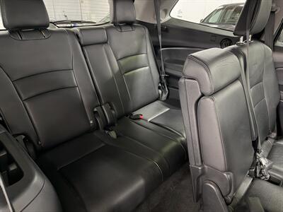 2019 Honda Pilot Touring ONE OWNER 89k MILE   - Photo 17 - Portland, OR 97267