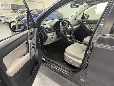 2015 Subaru Forester 2.5i Touring/ 31 SERVICE RECORDS!   - Photo 9 - Portland, OR 97267