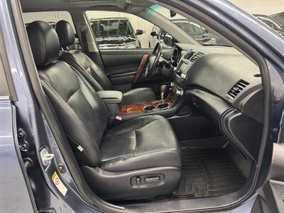 2011 Toyota Highlander Hybrid Limited (ONE OWNER) WITH 41 SERVICE RECORDS - Photo 14 - Portland, OR 97267