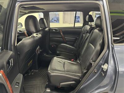 2011 Toyota Highlander Hybrid Limited (ONE OWNER) WITH 41 SERVICE RECORDS - Photo 13 - Portland, OR 97267