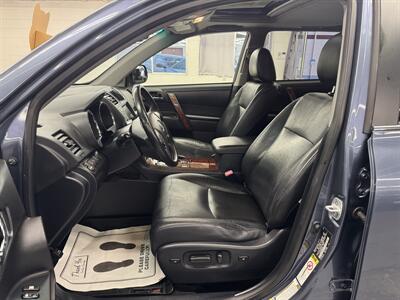 2011 Toyota Highlander Hybrid Limited (ONE OWNER) WITH 41 SERVICE RECORDS - Photo 12 - Portland, OR 97267