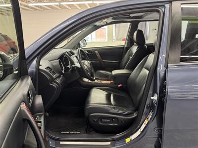 2012 Toyota Highlander Hybrid Limited LOW MILES 70K (MINT CONDITION) - Photo 13 - Portland, OR 97267