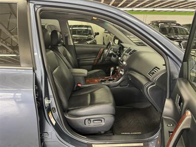2012 Toyota Highlander Hybrid Limited LOW MILES 70K (MINT CONDITION) - Photo 15 - Portland, OR 97267
