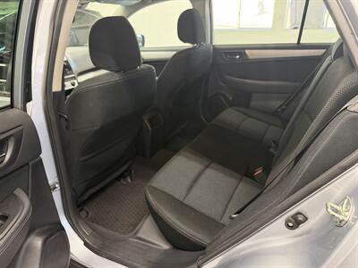 2017 Subaru Outback 2.5i Premium 2 OWNER 18 SERVICE   - Photo 12 - Portland, OR 97267