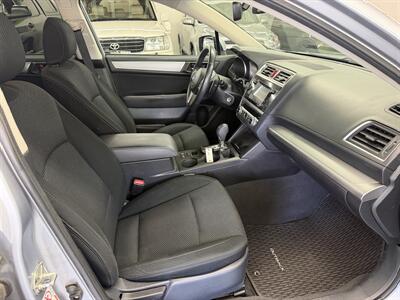 2017 Subaru Outback 2.5i Premium 2 OWNER 18 SERVICE   - Photo 13 - Portland, OR 97267
