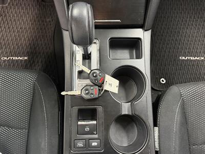 2017 Subaru Outback 2.5i Premium 2 OWNER 18 SERVICE   - Photo 16 - Portland, OR 97267