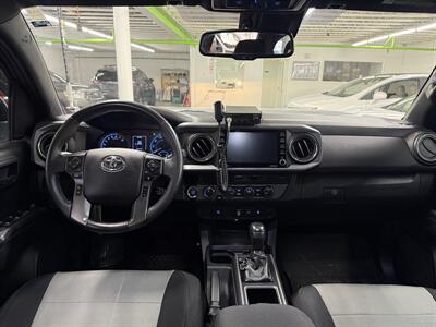 2021 Toyota Tacoma TRD Off-Road LOW MILE 38K   - Photo 10 - Portland, OR 97267