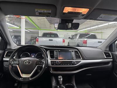 2019 Toyota Highlander XLE   - Photo 10 - Portland, OR 97267