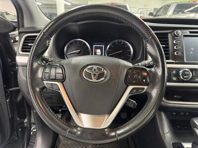 2019 Toyota Highlander XLE   - Photo 11 - Portland, OR 97267