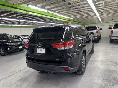 2019 Toyota Highlander XLE   - Photo 4 - Portland, OR 97267
