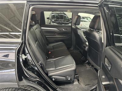 2019 Toyota Highlander XLE   - Photo 15 - Portland, OR 97267