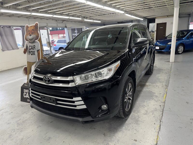 2019 Toyota Highlander XLE   - Photo 1 - Portland, OR 97267