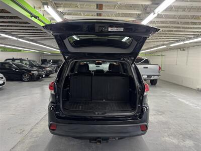 2019 Toyota Highlander XLE   - Photo 7 - Portland, OR 97267