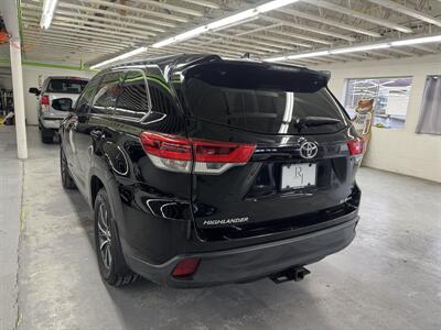 2019 Toyota Highlander XLE   - Photo 6 - Portland, OR 97267