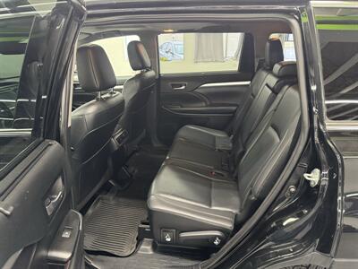 2019 Toyota Highlander XLE   - Photo 13 - Portland, OR 97267