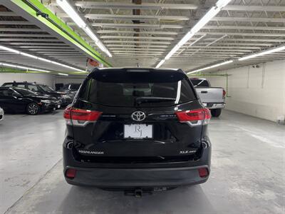 2019 Toyota Highlander XLE   - Photo 5 - Portland, OR 97267