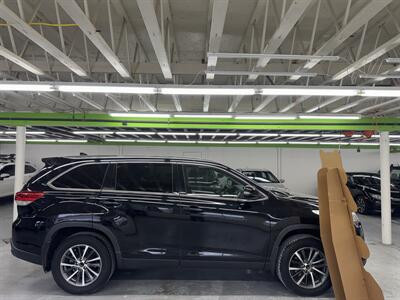 2019 Toyota Highlander XLE   - Photo 9 - Portland, OR 97267