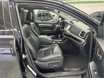 2019 Toyota Highlander XLE   - Photo 14 - Portland, OR 97267