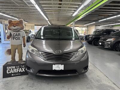 2015 Toyota Sienna LE 8-Passenger 27 SERVICE RECORDS (1 OWNER) - Photo 2 - Portland, OR 97267