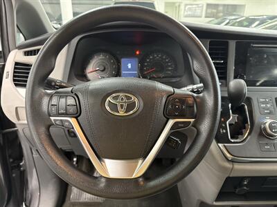 2015 Toyota Sienna LE 8-Passenger 27 SERVICE RECORDS (1 OWNER) - Photo 11 - Portland, OR 97267