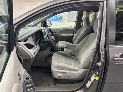 2015 Toyota Sienna LE 8-Passenger 27 SERVICE RECORDS (1 OWNER) - Photo 13 - Portland, OR 97267