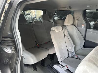 2015 Toyota Sienna LE 8-Passenger 27 SERVICE RECORDS (1 OWNER) - Photo 18 - Portland, OR 97267