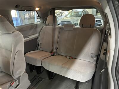 2015 Toyota Sienna LE 8-Passenger 27 SERVICE RECORDS (1 OWNER) - Photo 15 - Portland, OR 97267