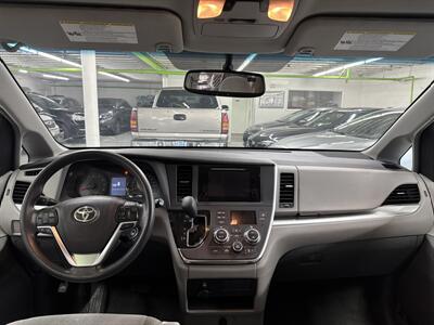 2015 Toyota Sienna LE 8-Passenger 27 SERVICE RECORDS (1 OWNER) - Photo 10 - Portland, OR 97267
