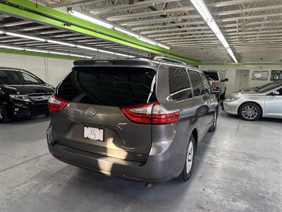 2015 Toyota Sienna LE 8-Passenger 27 SERVICE RECORDS (1 OWNER) - Photo 6 - Portland, OR 97267