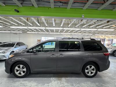 2015 Toyota Sienna LE 8-Passenger 27 SERVICE RECORDS (1 OWNER) - Photo 9 - Portland, OR 97267